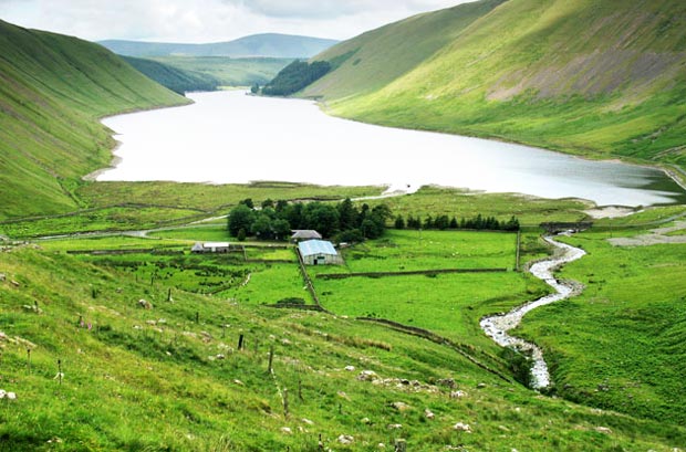 View of the Talla reservoir.