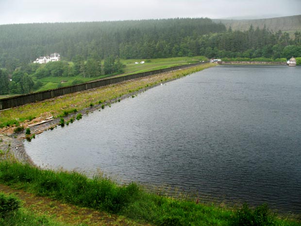 View of the dam on the Talla reservoir.