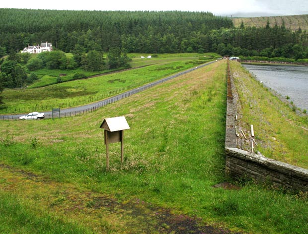 View of the dam on the Talla reservoir with the road below it.