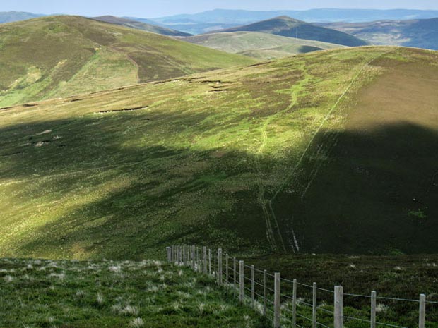 View towards Broomy Law and Glenlood Hill from Coomb Hill.