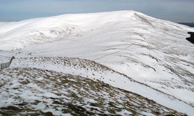 Leaving Hopetoun Craig heading for Ettrick Pen.