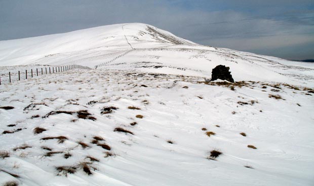 Cairn near Ettrick Pen.