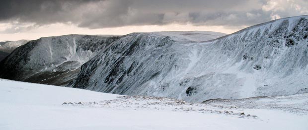 View of the ridge that runs along the south side of Blackhope Glen - from Hartfell Rig.
