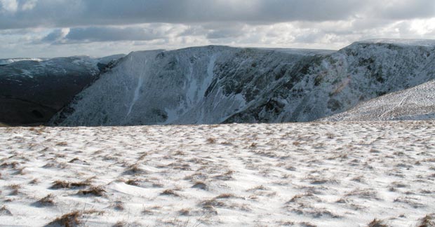 Looking along to Hound Shoulder and Black Craig from the top of Falcon Craig