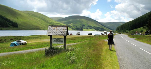 Approaching the Glen Cafe at Loch of the Lowes.