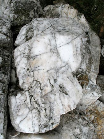 White cairn between Glenstivon Dod and Drumelzier Law.