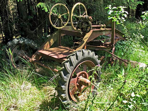 An abandoned trench machine