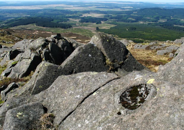 Interesting rocks on the top of Bennan with air bubbles holes