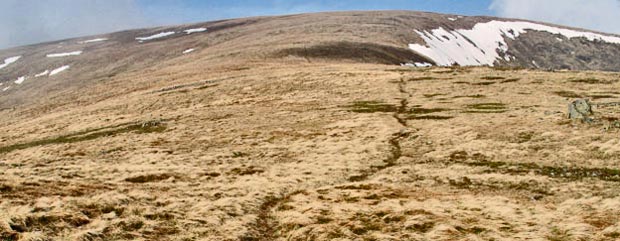 View along the top of North Gairy to where it meets Polmaddy Gairy