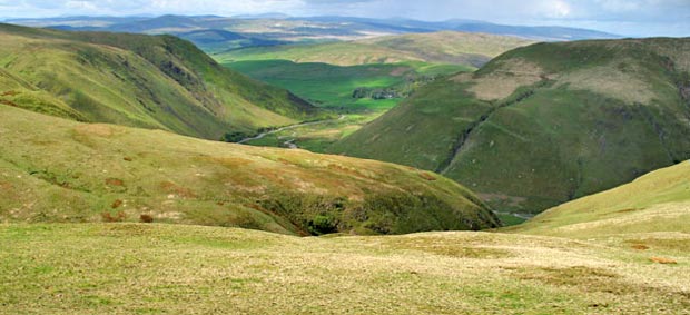 View down Dalveen Pass from Caplaw Rig