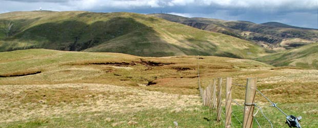 View back towards Caplaw Rig from Well Hill