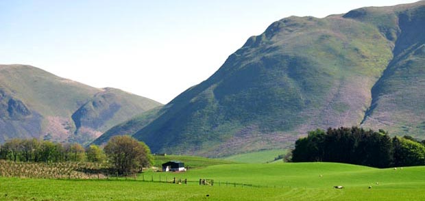 View into the Dalveen Pass with Pettylung and Steygail