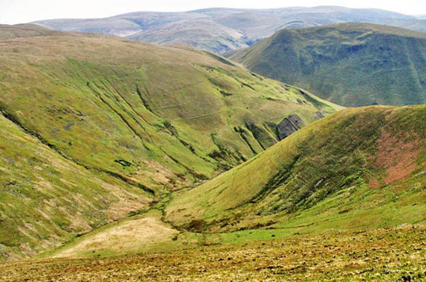 View down into the Enterkin Pass from the saddle at the top of it