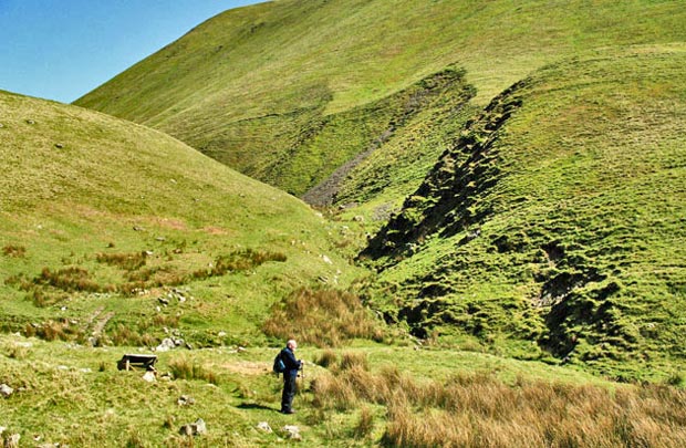 View from the foot of the Enterkin Pass towards the valley between Wether Hill and Steygail