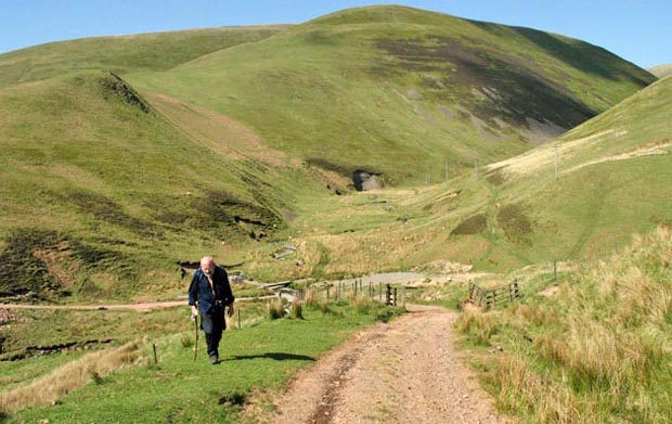 View back along the old bridle path towards Thirstane Hill