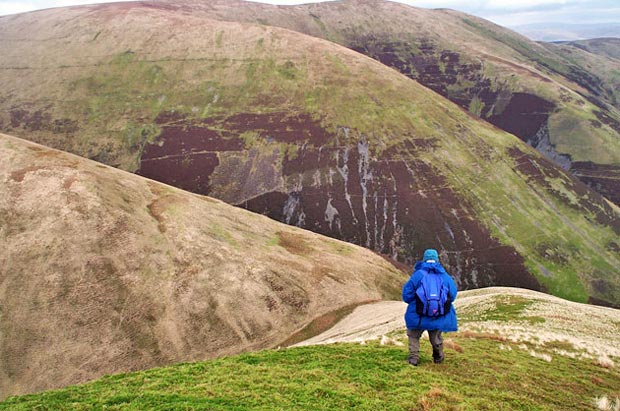 View down the steep descent off Steygail towards the saddle between Wether Hill and Steygail