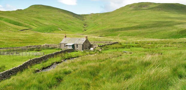 Looking back at the bothy from track back to Mitchellslacks