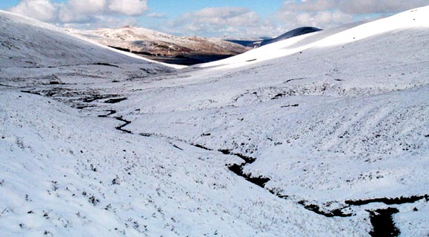 Looking down the route ahead to the Roman road to Overfingland