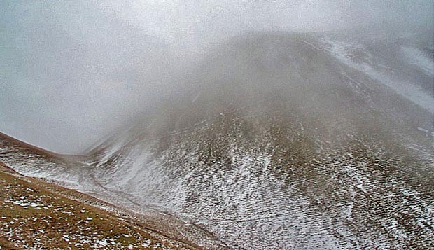 View looking down into the Enterkin Pass while coming off Lowther Hill