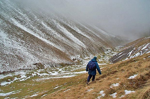 Heading down the Enterkin Pass in freezing mist