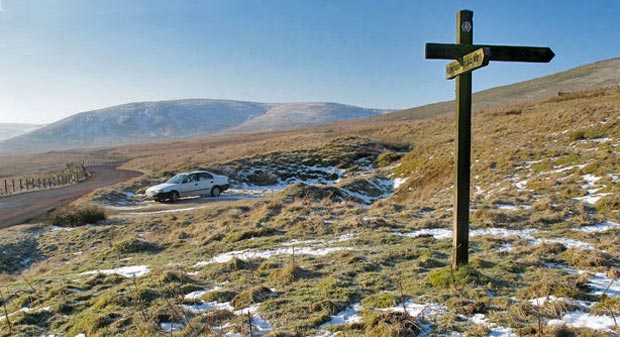 Where to park beside the A702 Dalveen Pass road where the Southern Upland Way leaves it