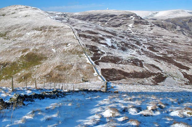 View of the descent and re-ascent between Comb Head and Cold Moss