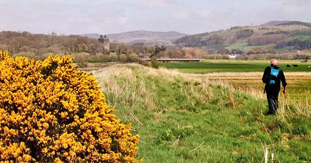 View ahead as we start onto the embankment which leads towards Cardoness Castle and the A75