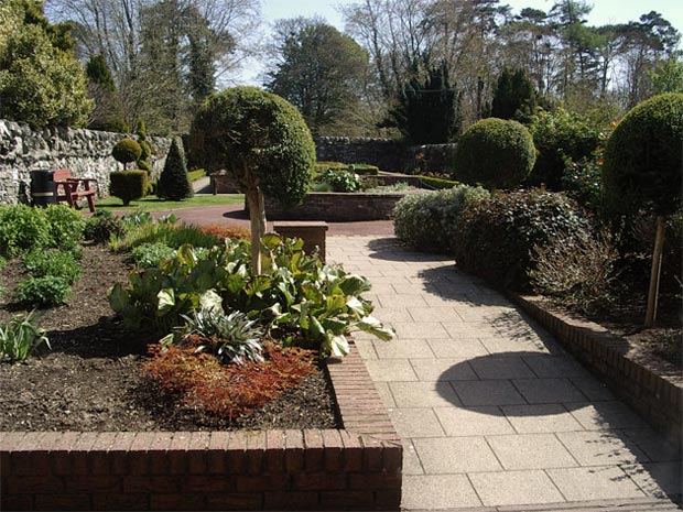 Garden area leading to the park and Garries Wood from the main street