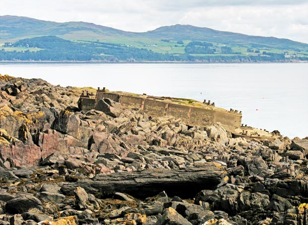 Remains of a "beetel" on the shore north of Garlieston