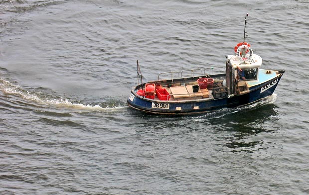 Fishing boat making a sharp turn near Sliddery Point