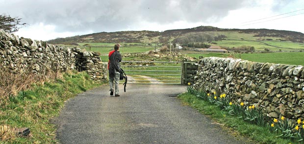 Passing the farm at Stellock with the top of Fell of Barhullion ahead.
