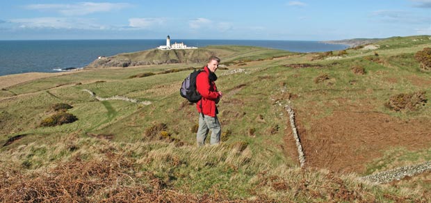 View back towards the Killantringan lighthouse from near the clifftops