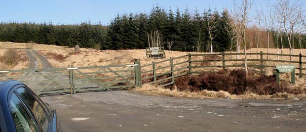 Parking at the gate to Moorbrock estate.