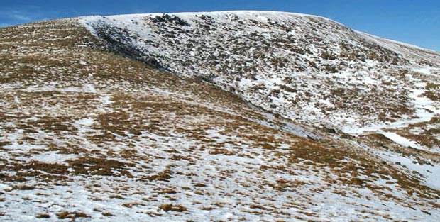 The gairy of Cairnsmore of Carsphairn from the saddle between Beninner and Cairnsmore.
