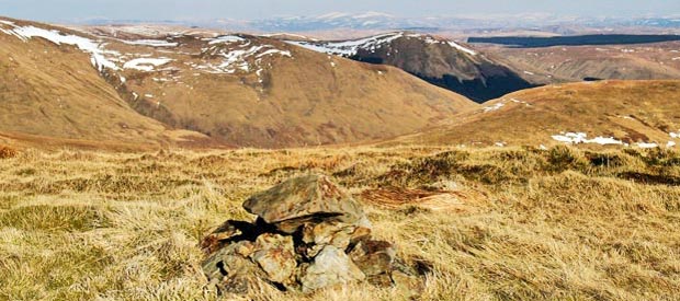 Mid Hill of Glenhead and Ewe Hill from the cairn on Beninner